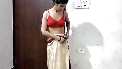 Indian brunette with a hot body makes out in the living room