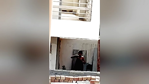 Exclusive- Desi Village Bhabhi Outdoor Bathing Record By