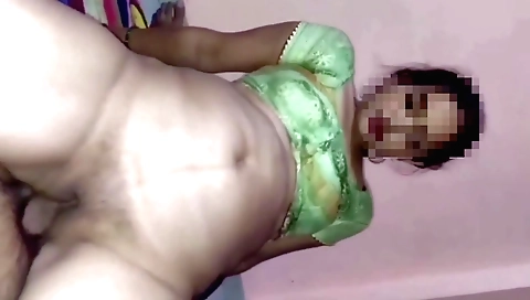 Sexy amateur brunette hottie is making out with her