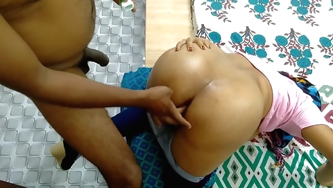 Indian girl with a big ass and big boobs is fucked in her ass
