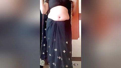 Indian brunette with a fat ass has a great solo video