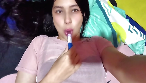 Indian girl masturbates in a jacuzzi and masturbates in a jacuzzi