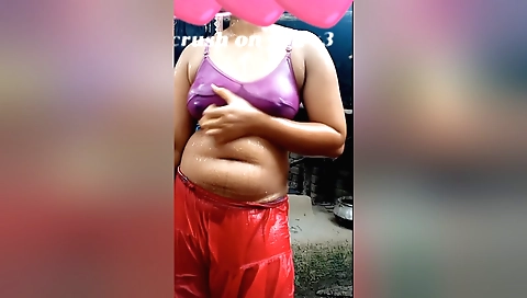 Solo homemade shower scene with a gorgeous girl babe