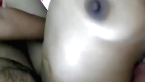 Indian brunette girl fucked in the car in the browser clip