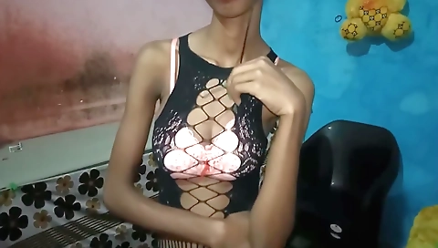 Indian girl with a nice big booty sucks a dick and gets fucked