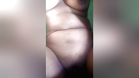 Indian amateur girl masturbates in solo video clips