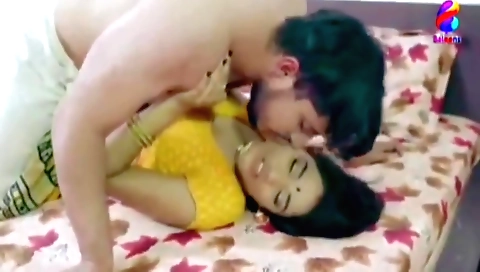 Bhabhi desi pati ke jane bad bhabhi ko devar ne choda