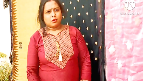 Desi Padosan Bhabhi Ko Kapde Failate Huye Hi Pataya