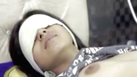 Amateur indian girl shows her naked body in a homemade porn video