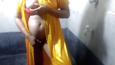 Indian teen wants to feel the hotness of her husband