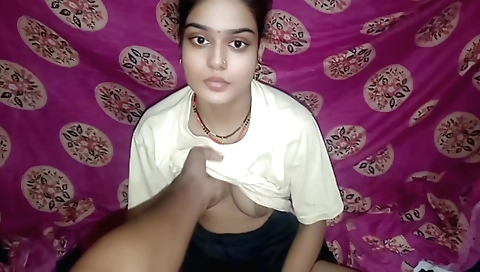 Indian girl enjoys sex with her male friend in the homemade video