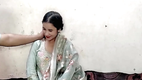 Indian girl in a bikini is making homemade porn clip