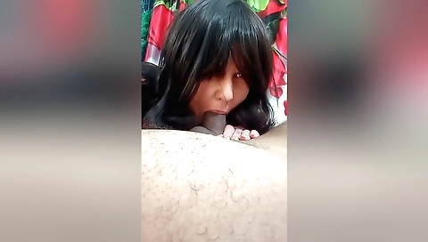 Indian amateur girl with a nice body gives a blow job