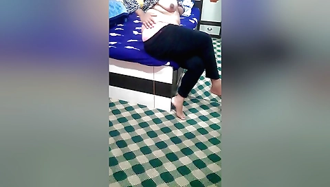 Indian girl is masturbating on the bed in amateur video