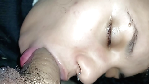Indian girl sucks and fucks her boyfriend in a deepthroat