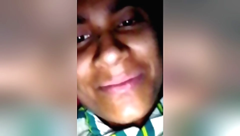 Bangladeshi expatriate girl masturbates with pussy