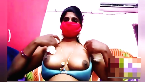 Indian girl makes her friend feel good in amateur video
