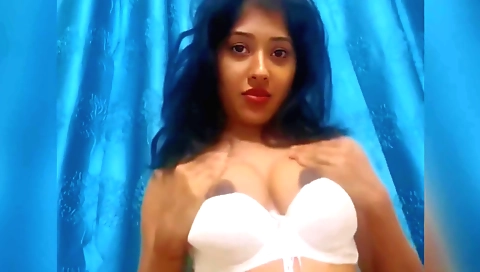 Indian amateur with a sexy ass in front of the camera