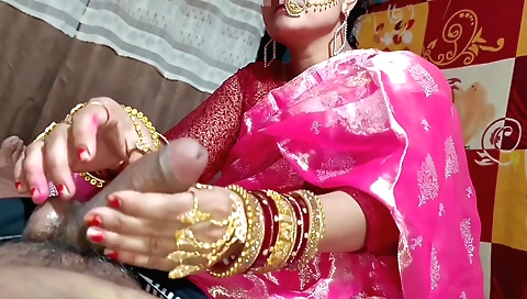 Handjob amateur video of a hot girl taking a little one