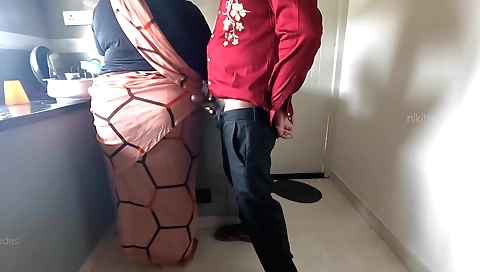 Amateur big ass with a big booty plays with her manhood