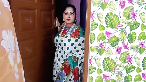 Indian big booty fucker showing off in amateur vid