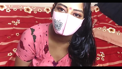 Slender brunette amateur milf show her amazing body