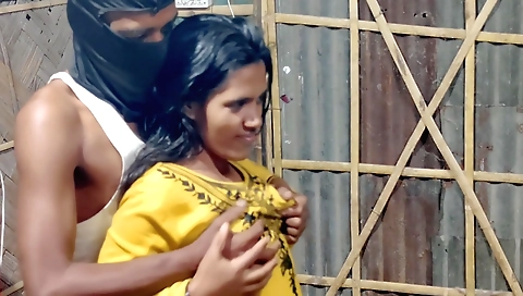 Indian amateur porn video with a blonde in black shorts