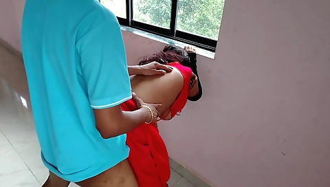 Indian brunette fucks her stepson in an amateur clip