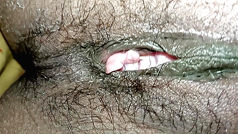 Indian bhabhi sucks a dildos of a male in her mouth