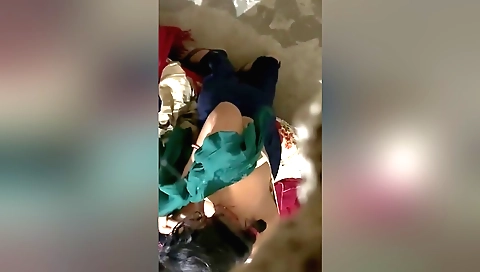 Sexy desi girl gets naked and enjoys a solo affair