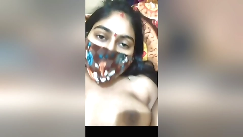 Indian girl in big booty shows off her curves on webcam