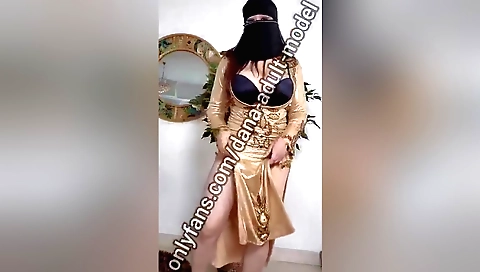 Indian beaut with big tits dances for us on camera
