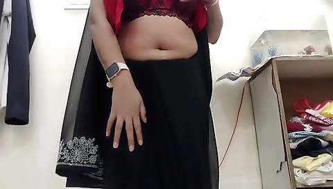 Indian babe with big natural tits fucks herself in a black sari