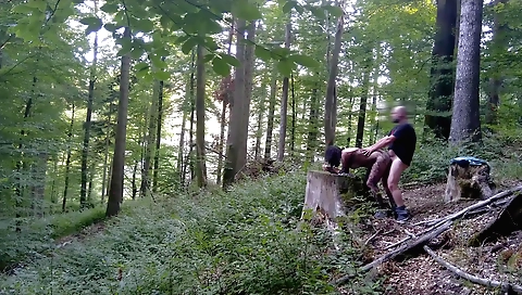 Brunette girl with a big ass gets off with a nice blowjob