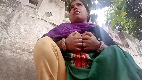 A bhabhi shows off her shaved pussy and her asshole