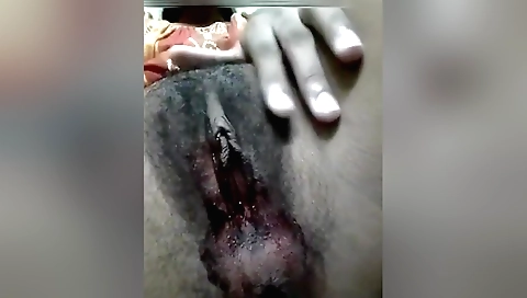 Indian amateur girl is showing her body on webcams