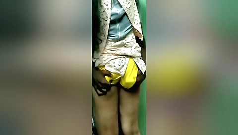 Hot brunette with a nice body gets fucked in a solo video