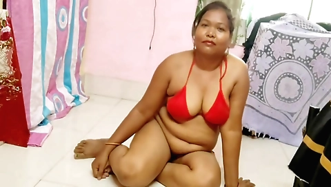 Indian housewife with huge tits takes off her dress