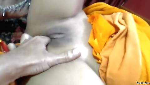 Indian teen gets fingered by her handsome boyfriend