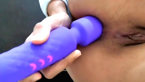 Indian girl masturbated with sex toy in the bedroom