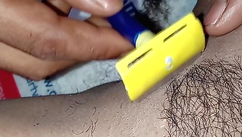 Indian hairy girl makes herself very sexy and sweaty