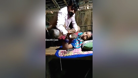 Indian brunette gets fucked by lover in her village